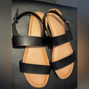 Old Navy black strap sandals